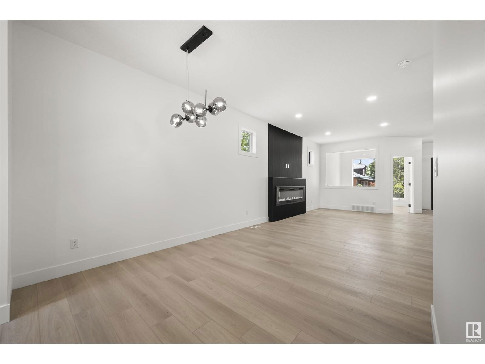 11232 127 ST Image 14