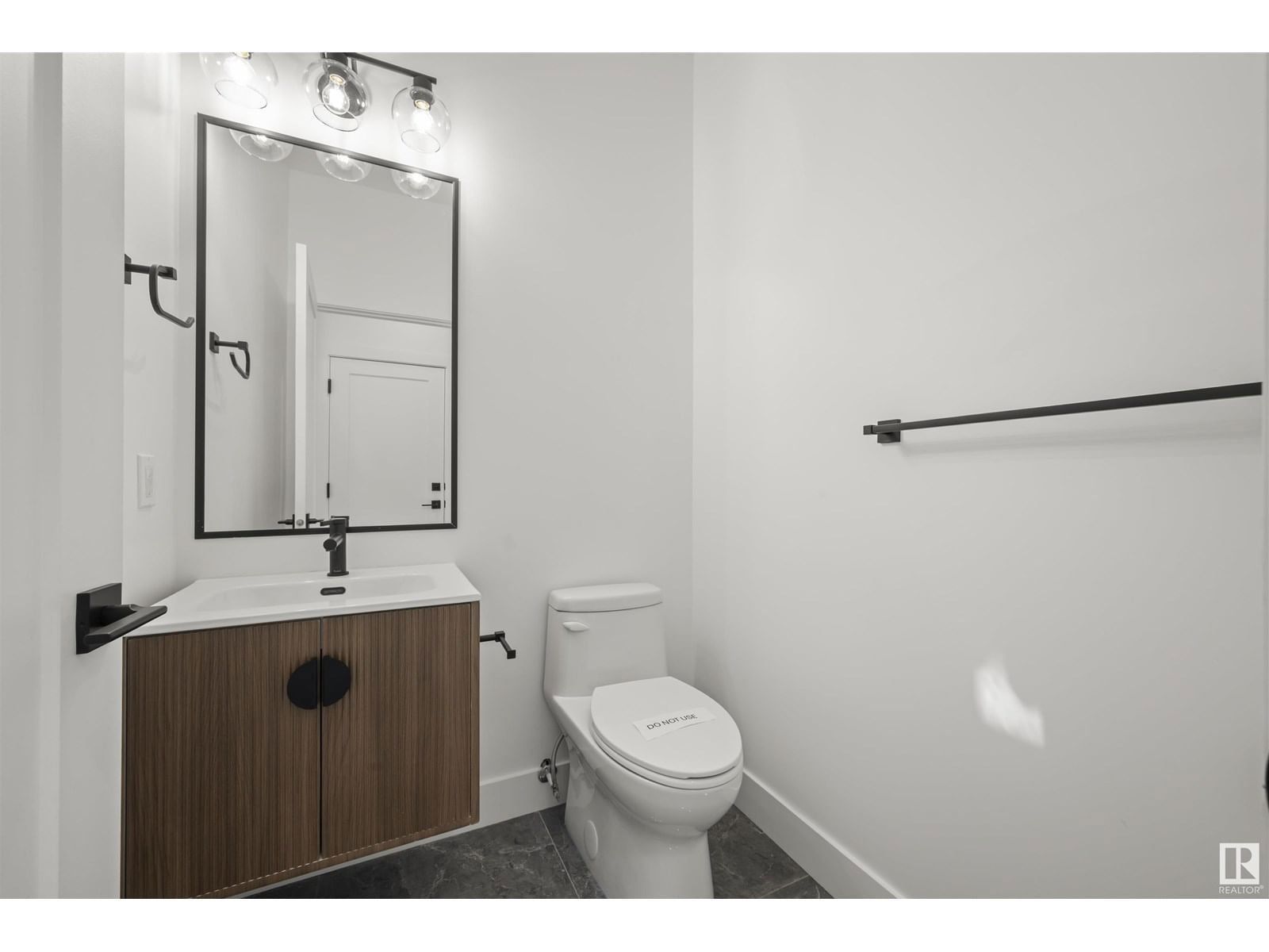 11232 127 ST Image 15