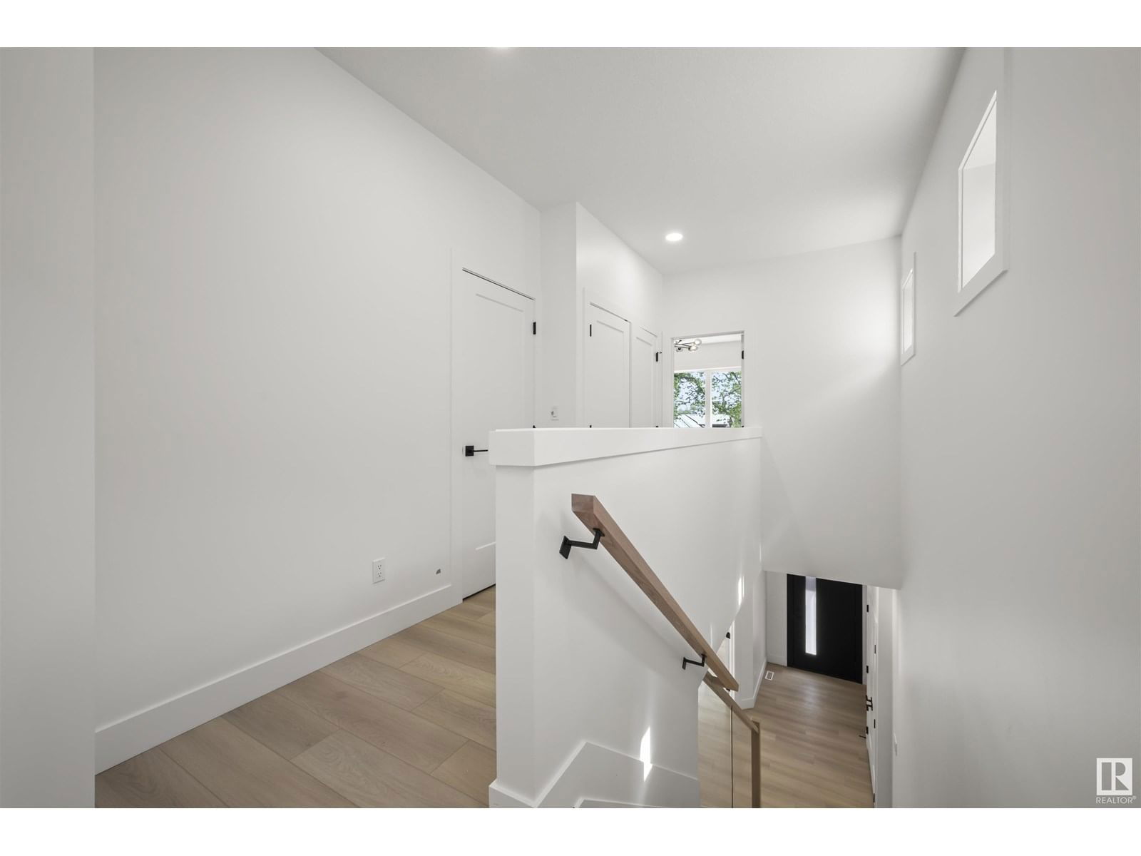 11232 127 ST Image 16