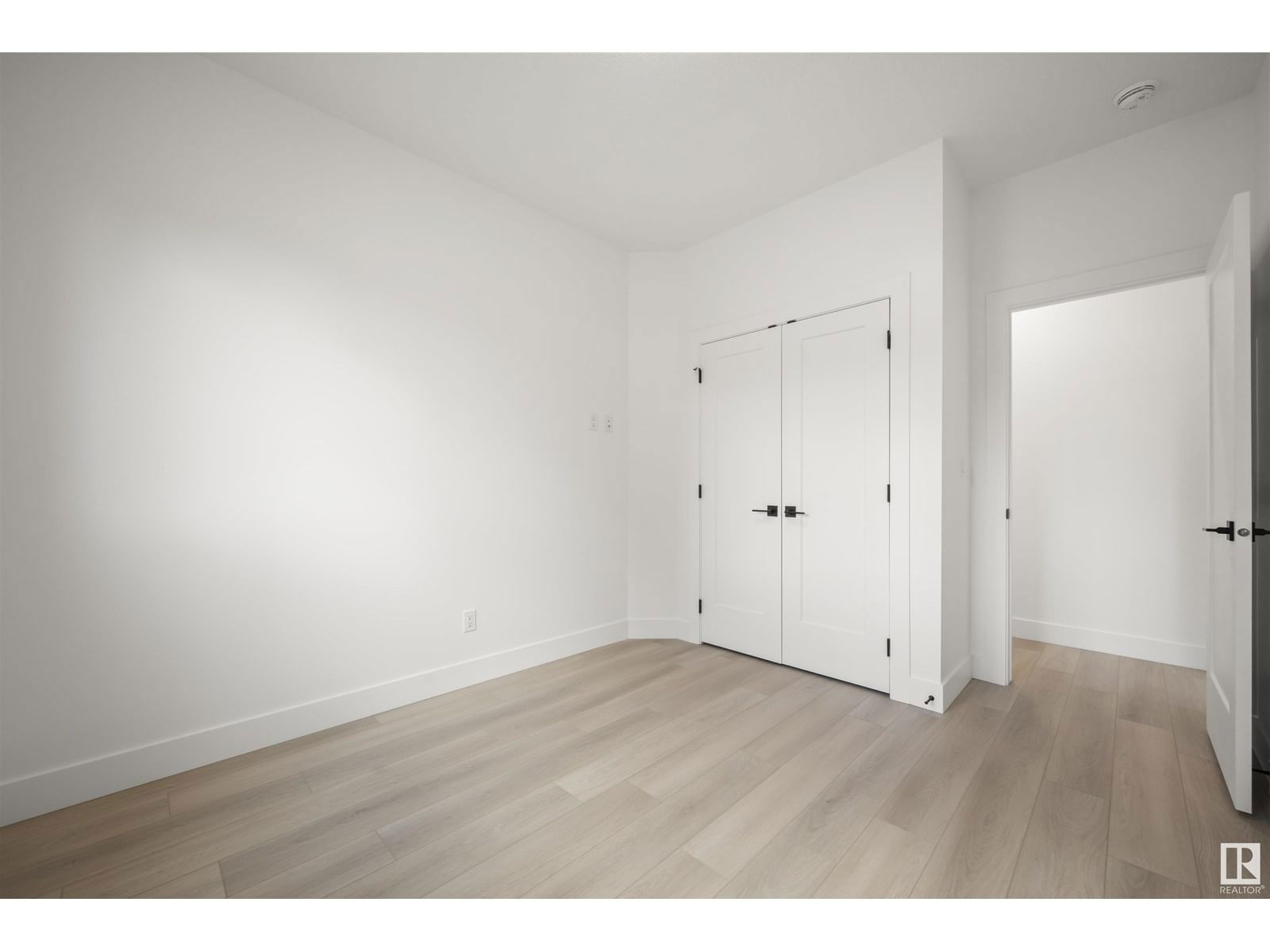 11232 127 ST Image 18