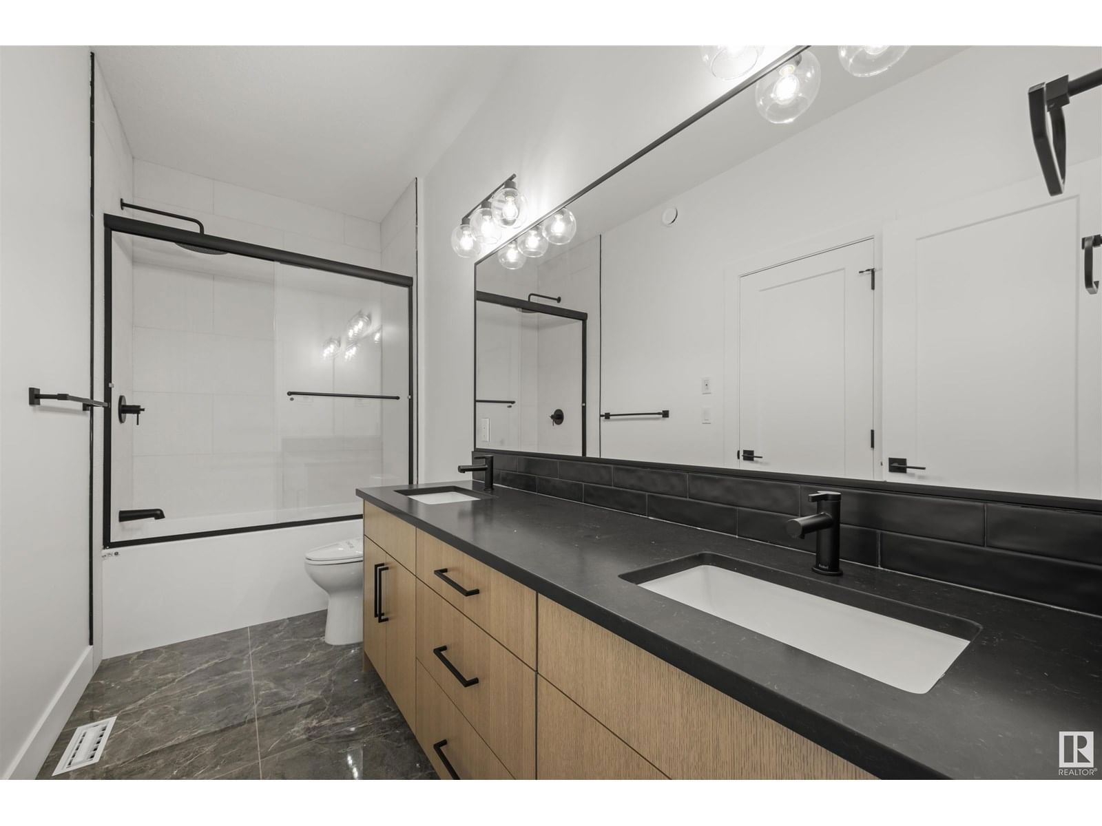 11232 127 ST Image 19