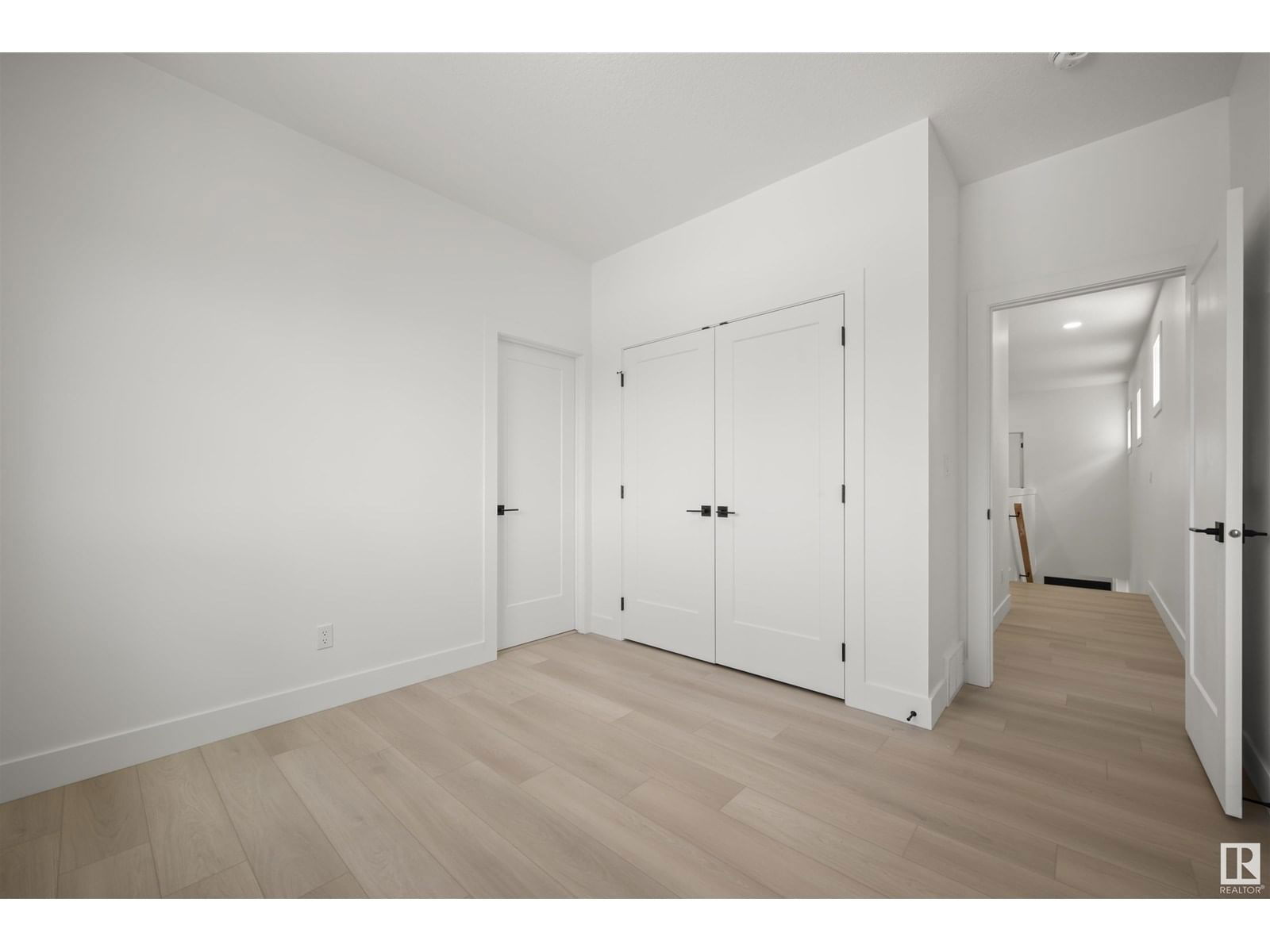 11232 127 ST Image 21