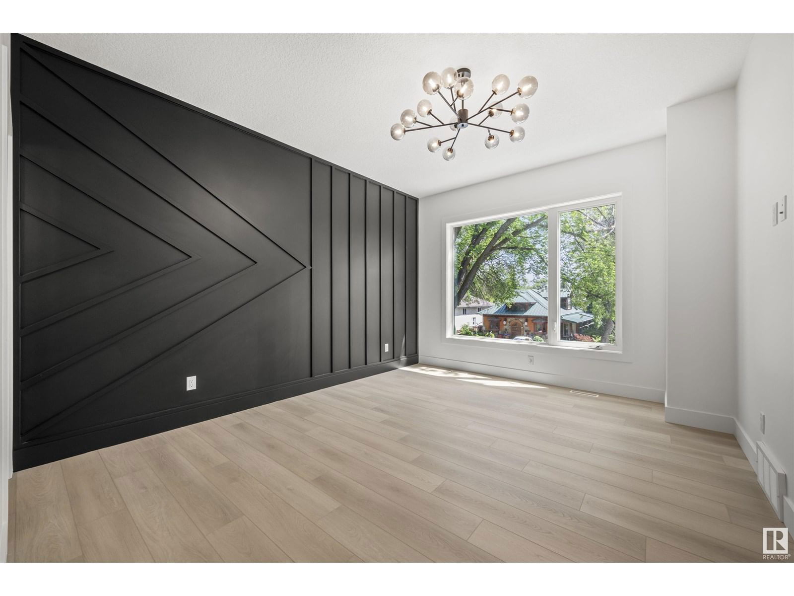 11232 127 ST Image 22