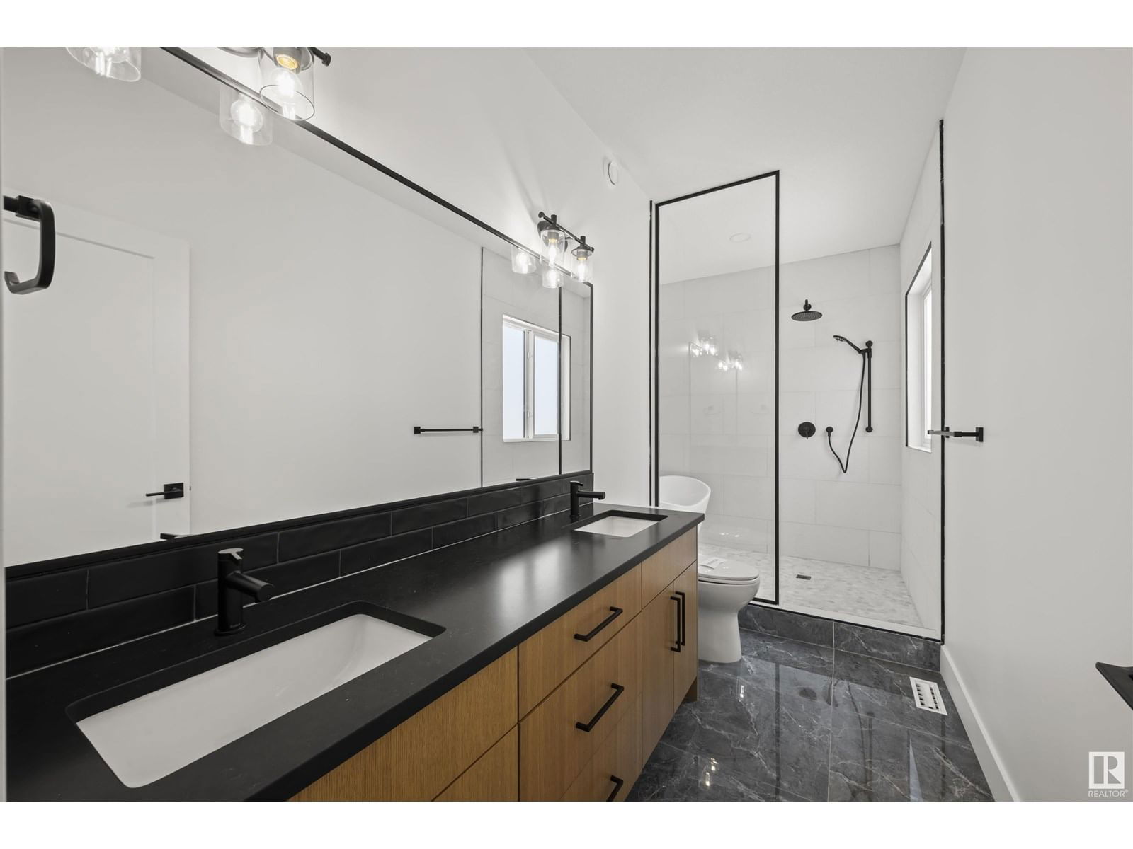 11232 127 ST Image 24