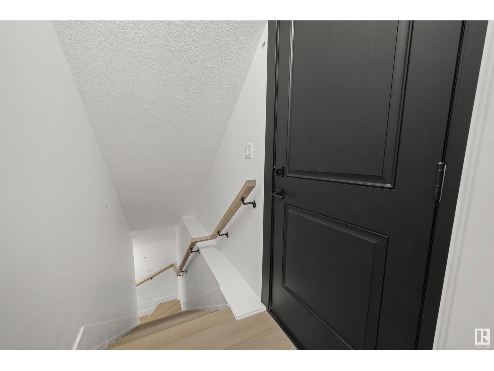11232 127 ST Image 27