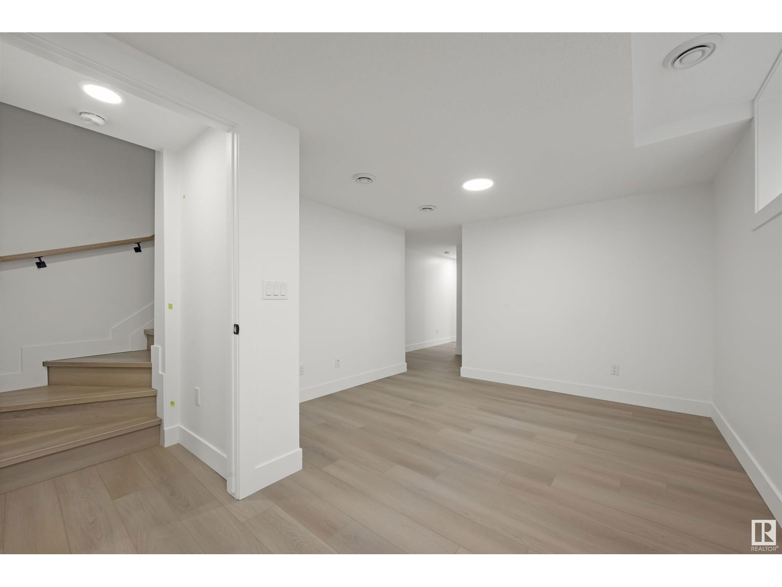 11232 127 ST Image 28