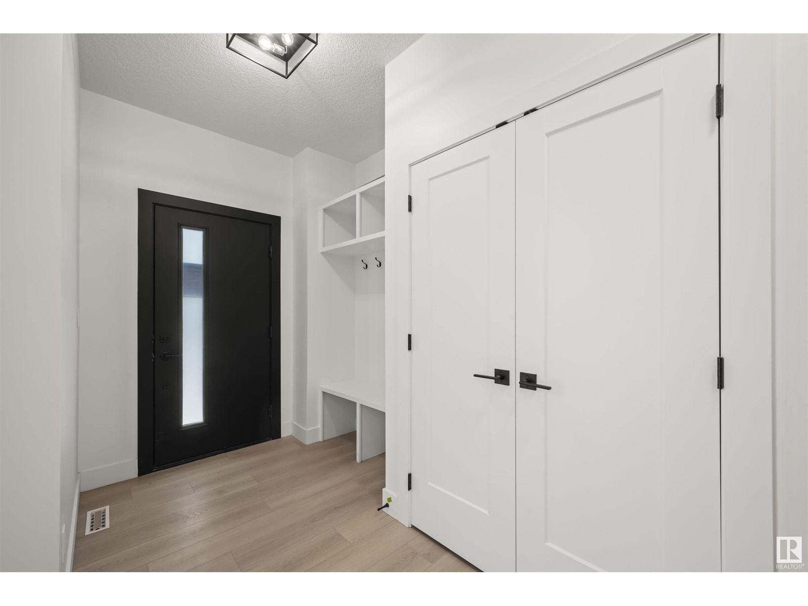 11232 127 ST Image 3