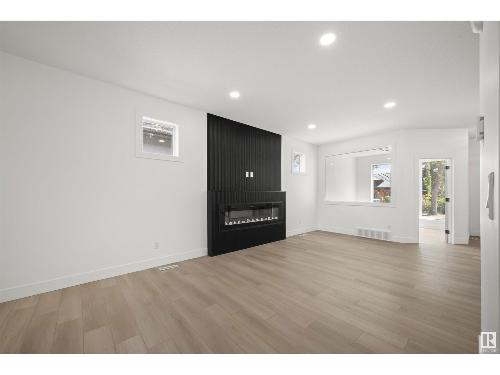 11232 127 ST Image 8