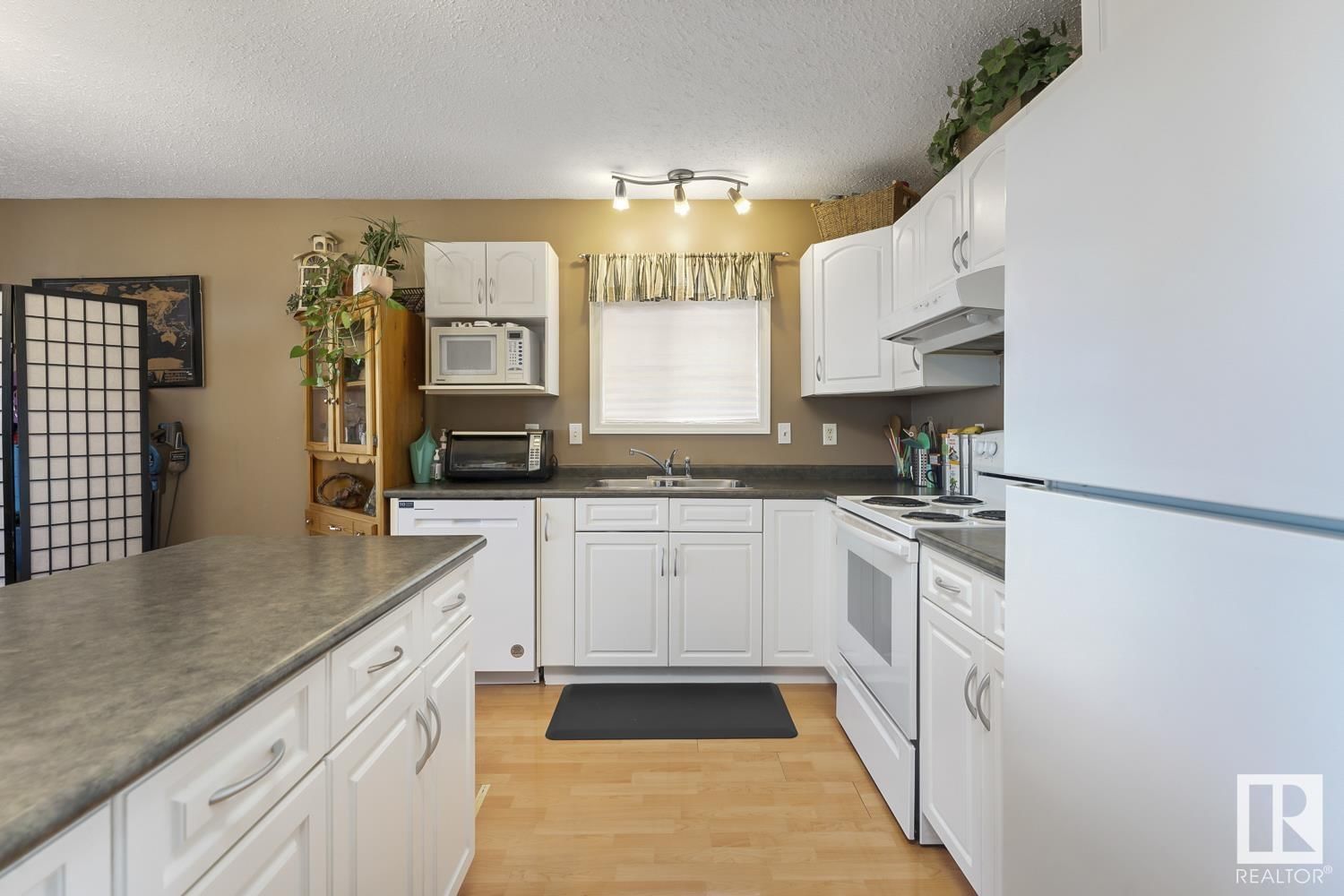 #7 - 4911 51 AV Image 10