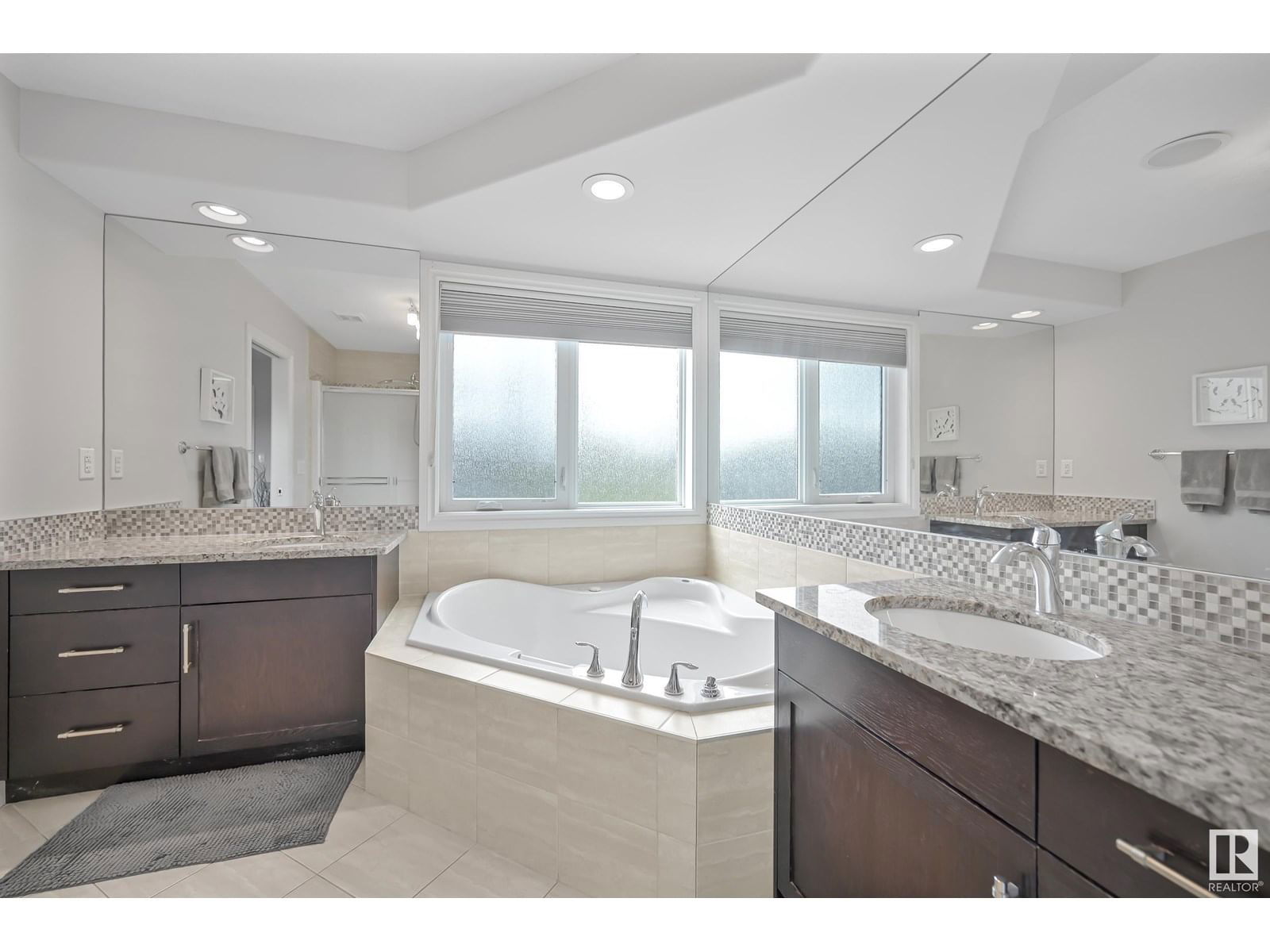 28 LONGVIEW PT Image 18
