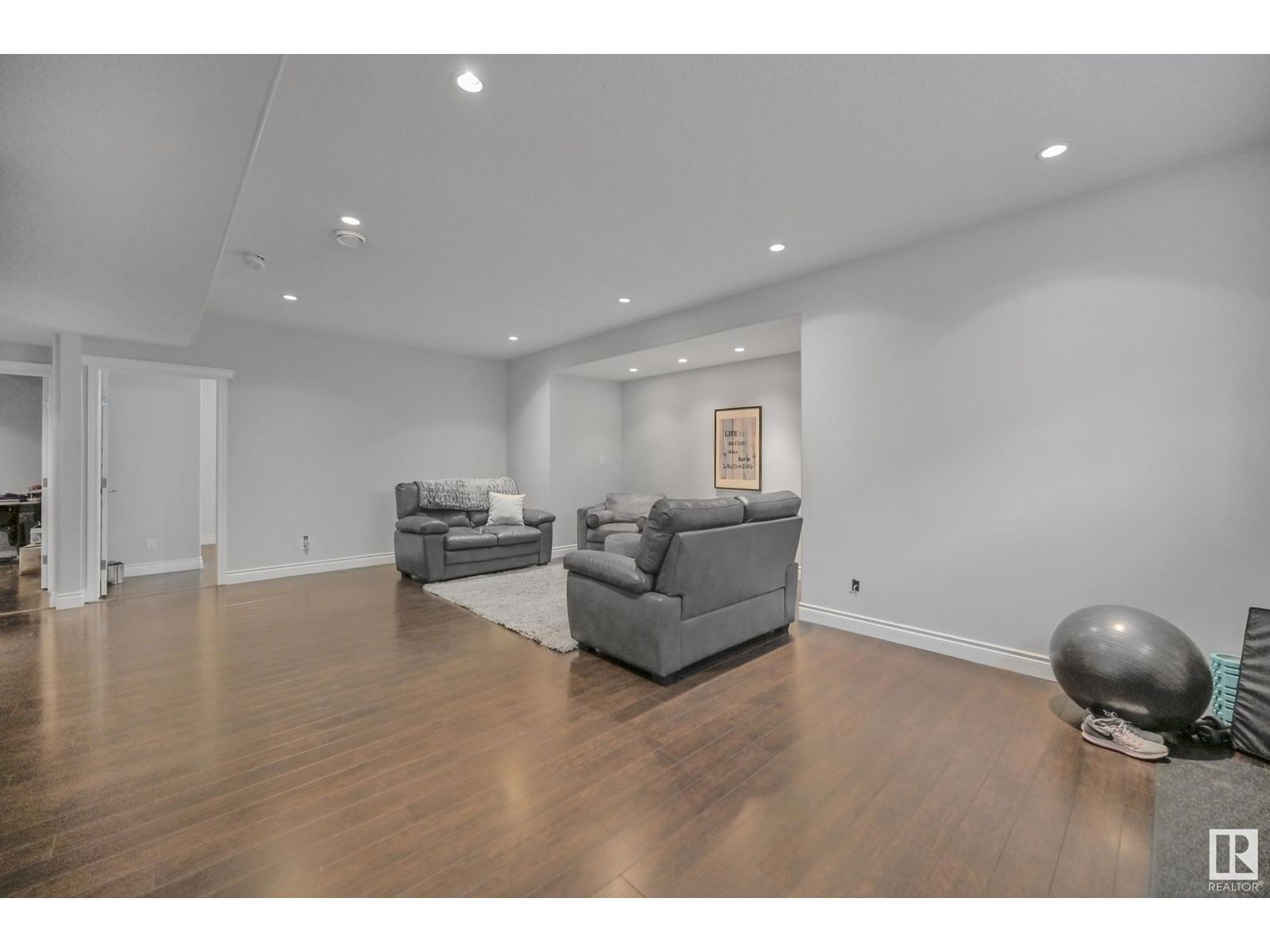 28 LONGVIEW PT Image 32