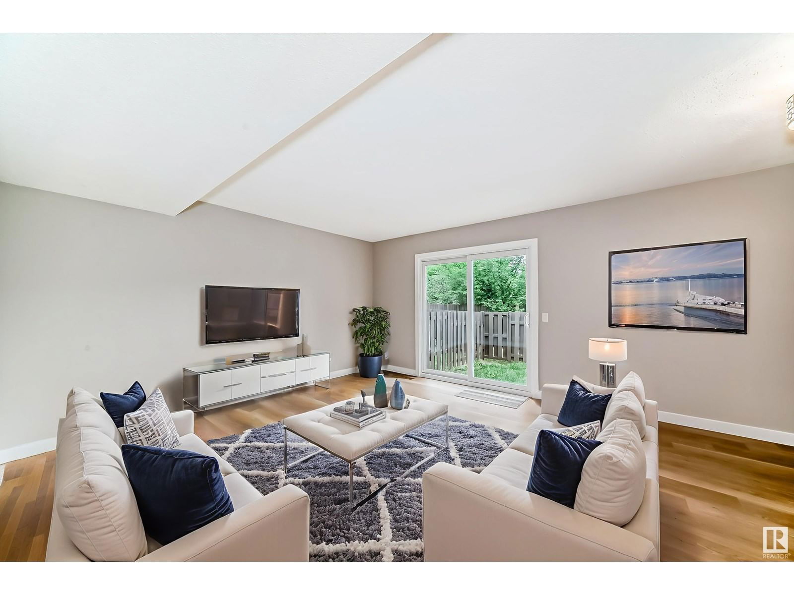 3161 138 AV Image 1