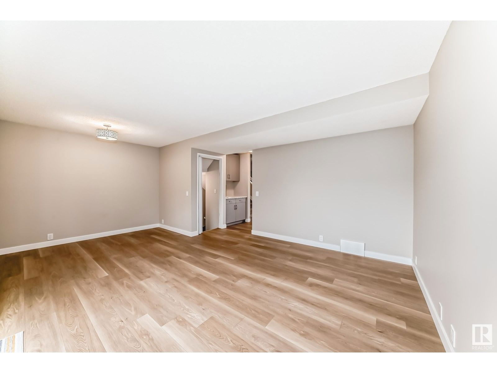 3161 138 AV Image 24