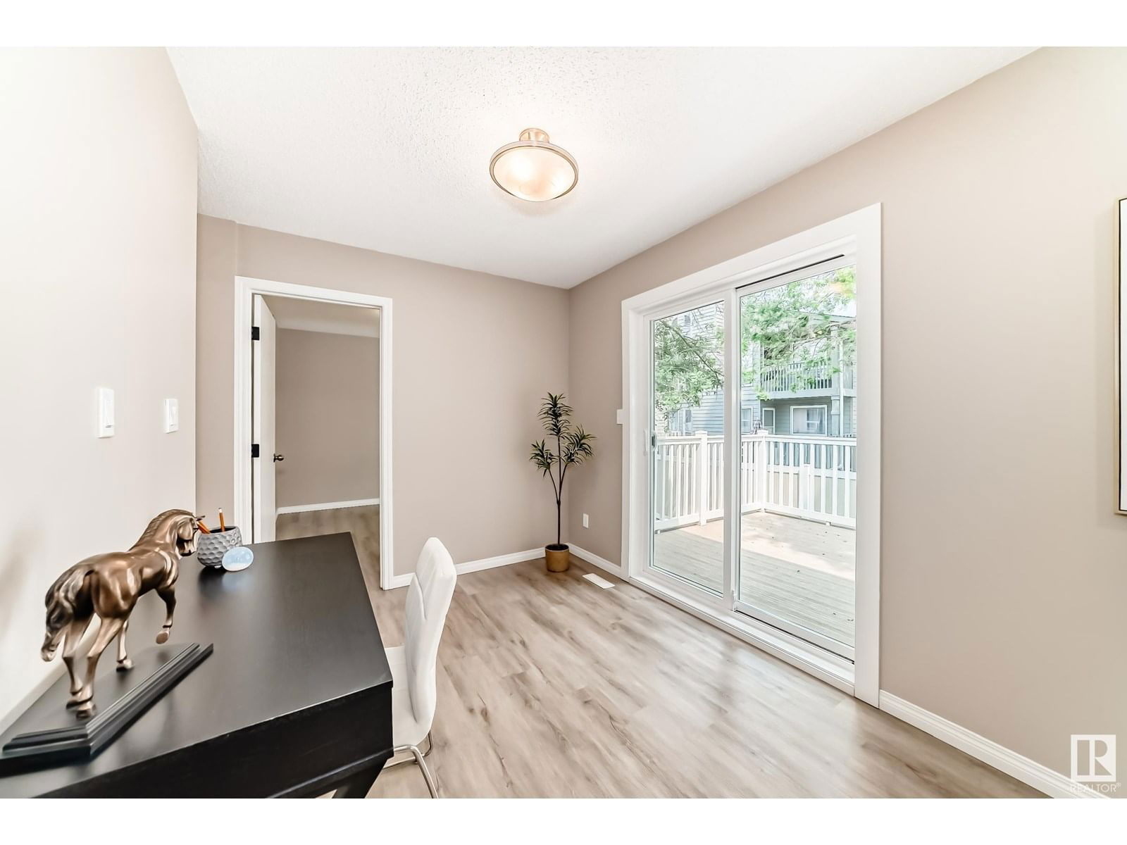 #6 - 4630 17 AV NW Image 12
