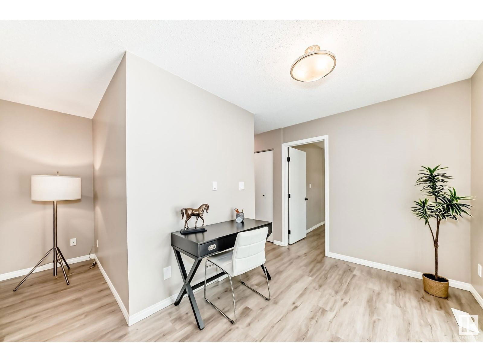 #6 - 4630 17 AV NW Image 16