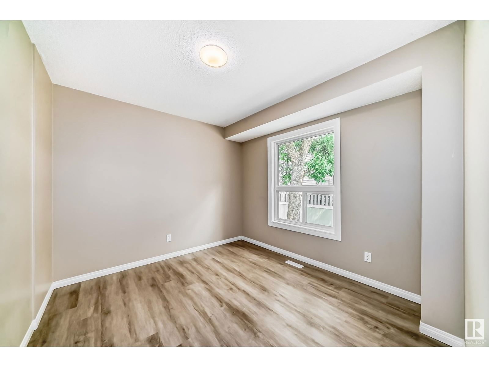 #6 - 4630 17 AV NW Image 23