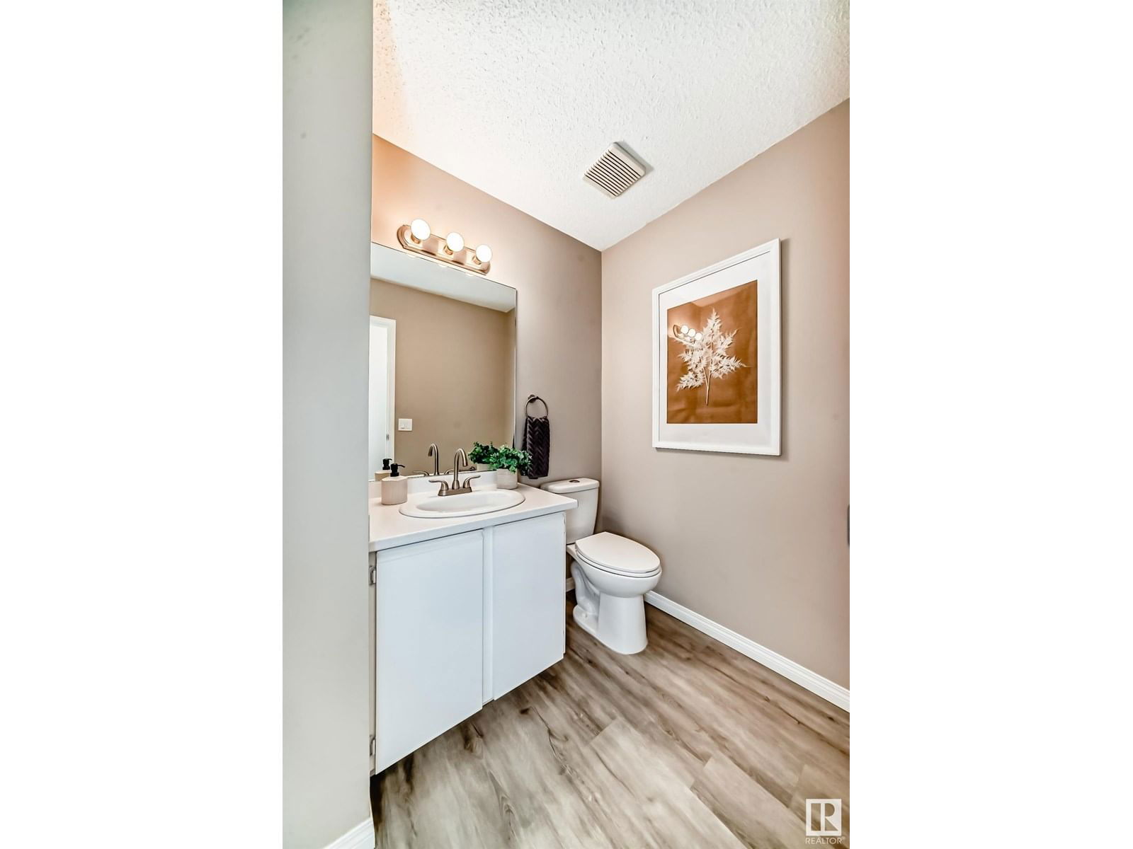#6 - 4630 17 AV NW Image 26