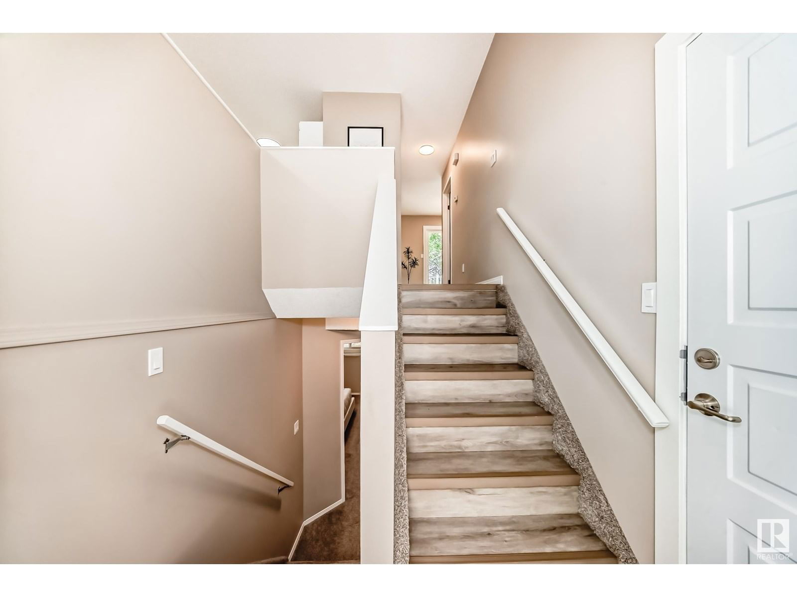 #6 - 4630 17 AV NW Image 28