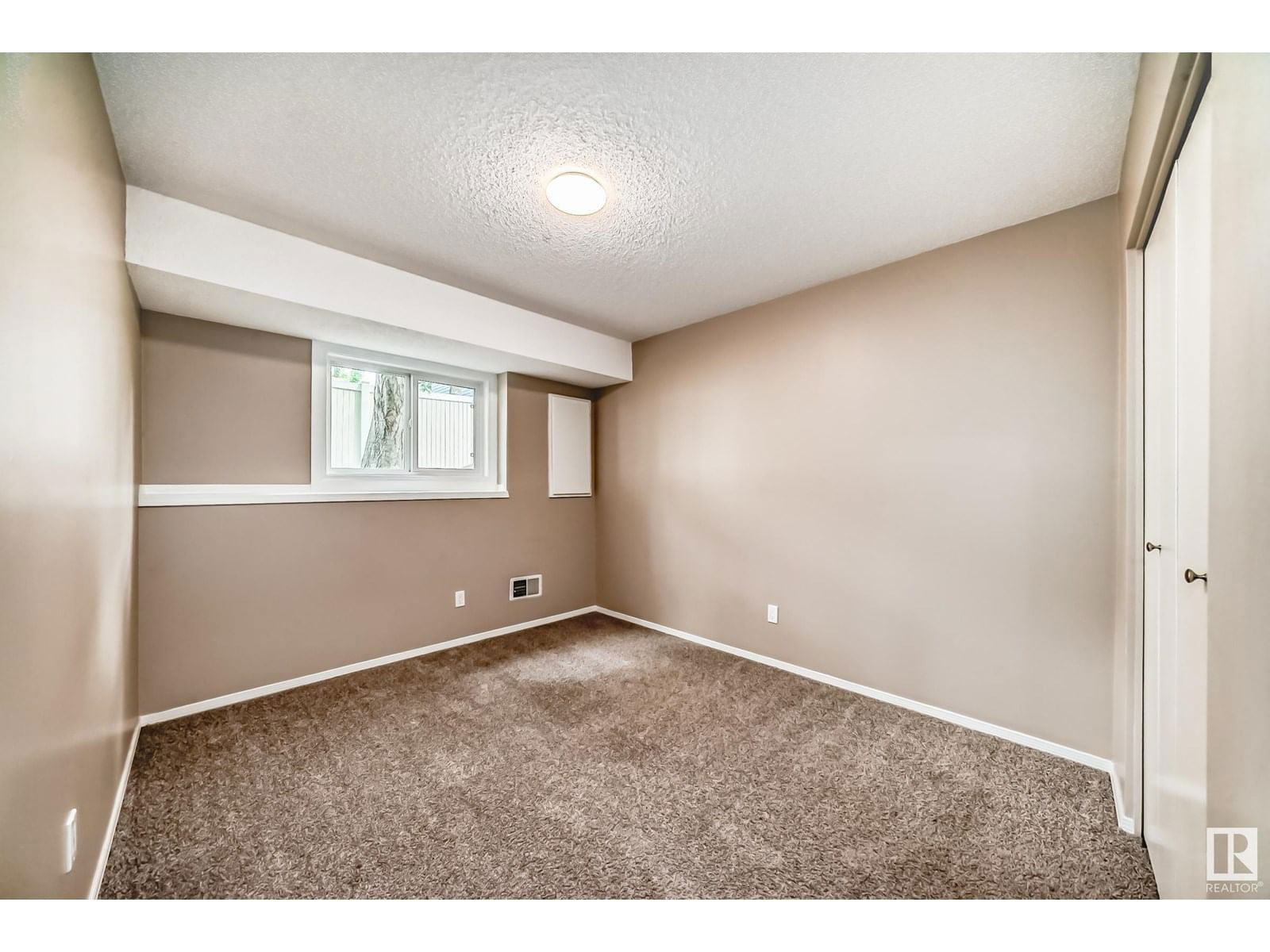 #6 - 4630 17 AV NW Image 29