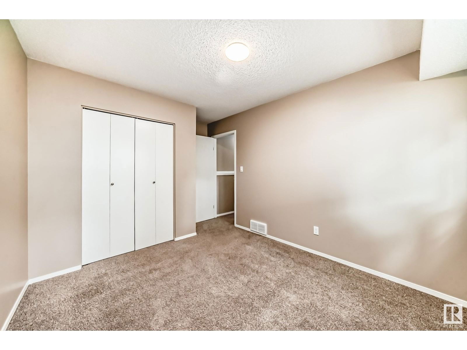 #6 - 4630 17 AV NW Image 30