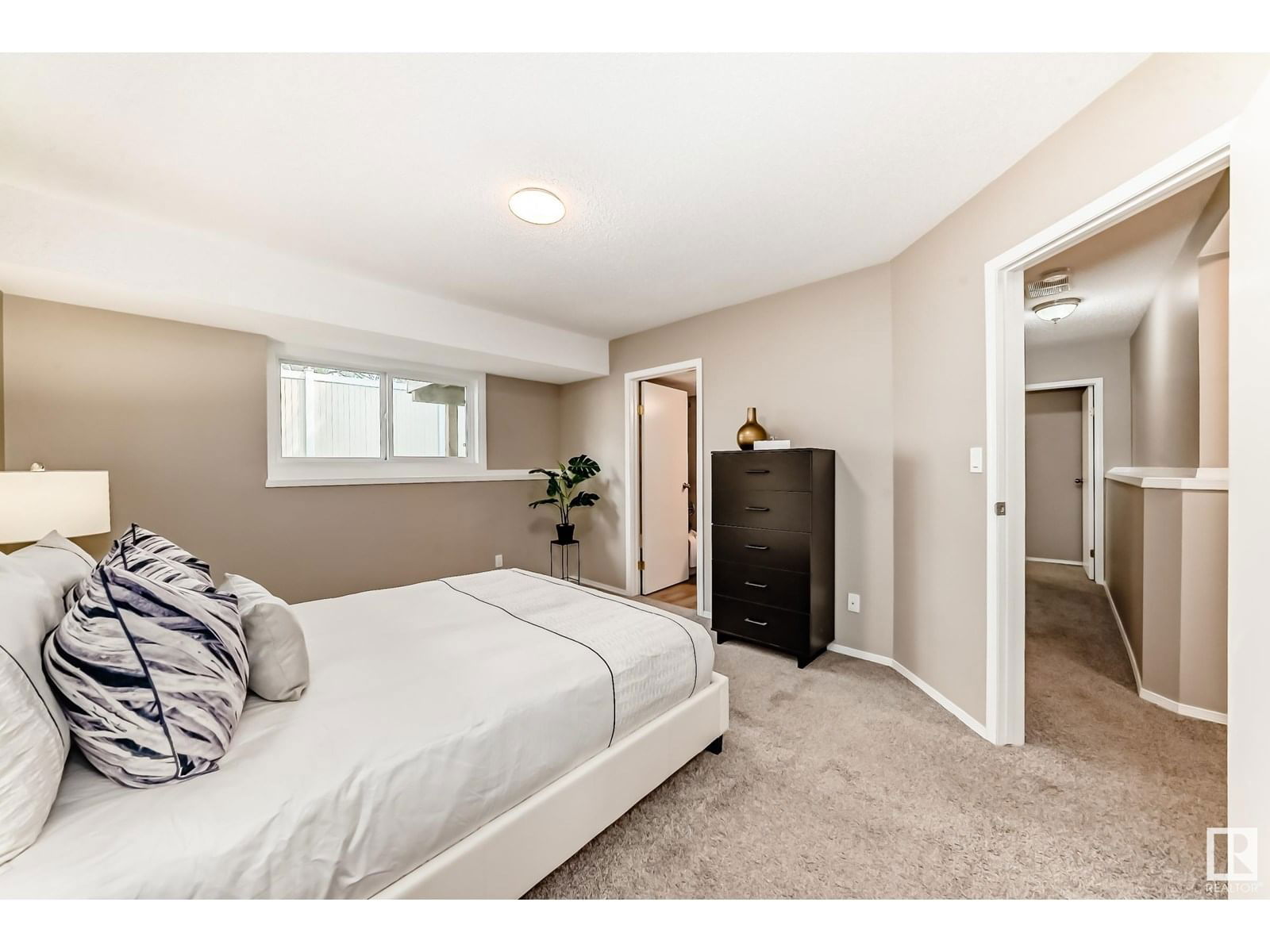#6 - 4630 17 AV NW Image 34