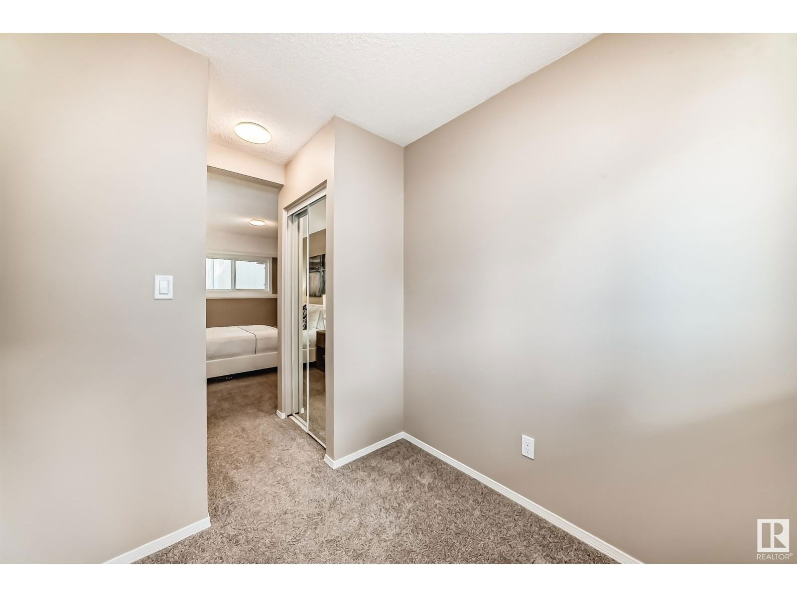 #6 - 4630 17 AV NW Image 36