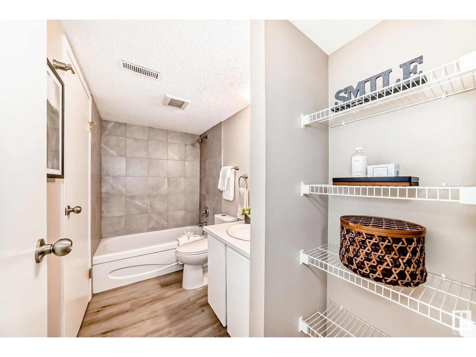 #6 - 4630 17 AV NW Image 37