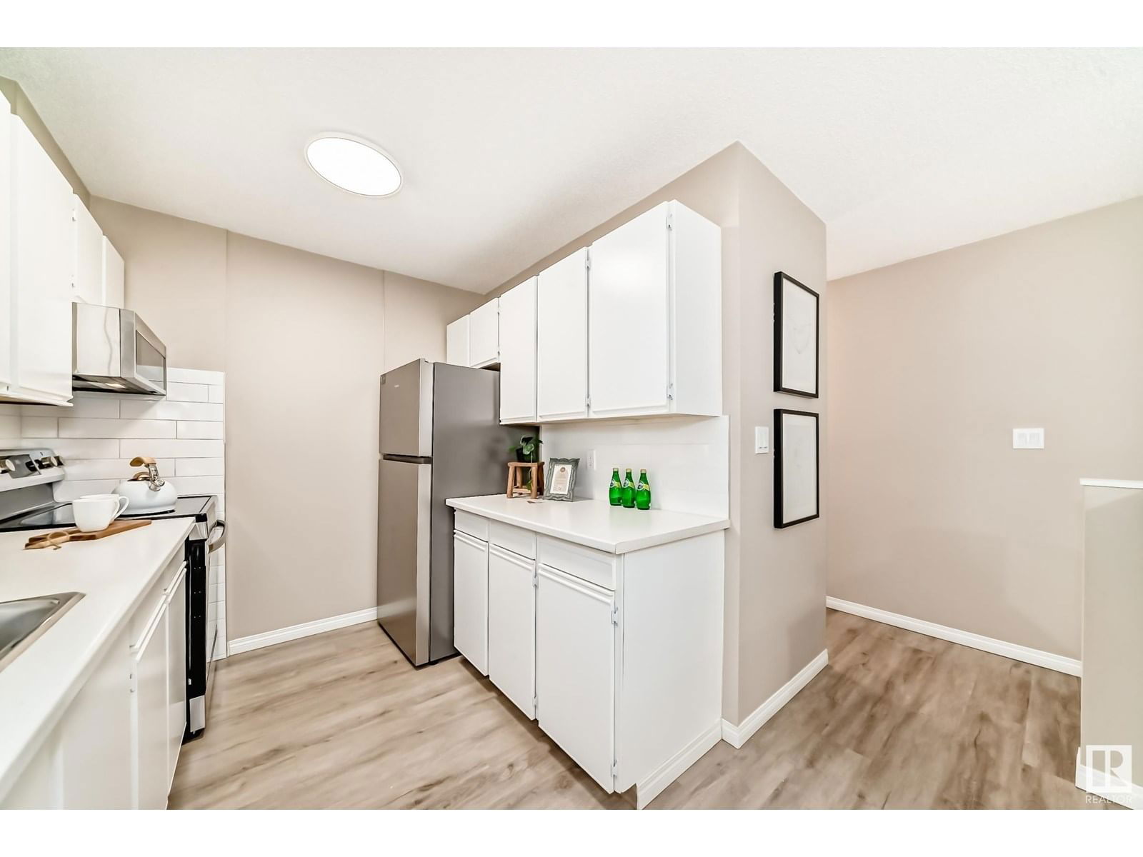 #6 - 4630 17 AV NW Image 4