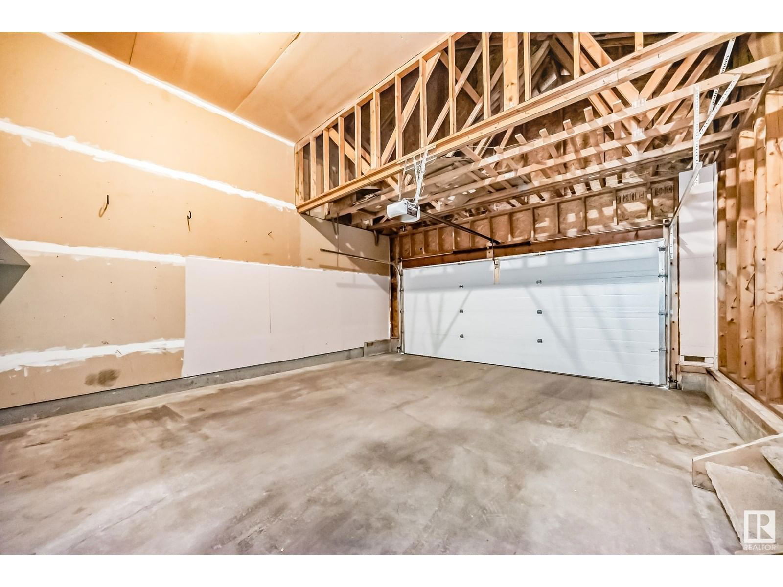 #6 - 4630 17 AV NW Image 43