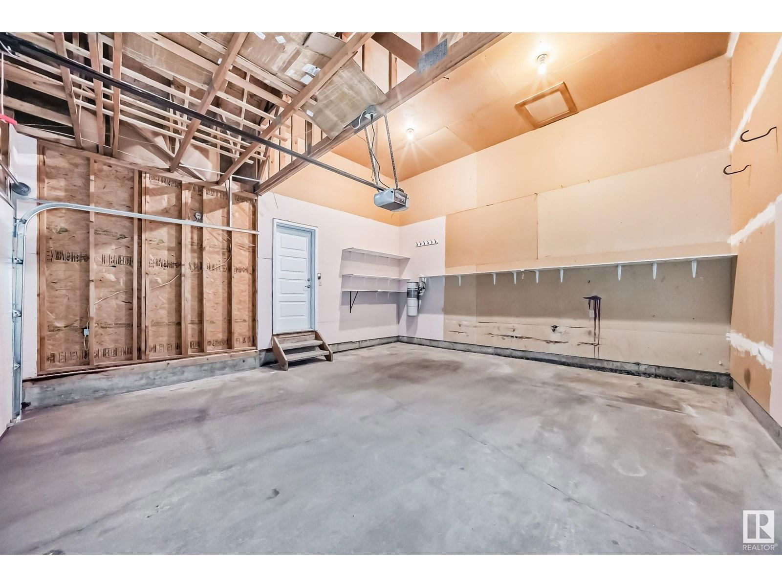 #6 - 4630 17 AV NW Image 44