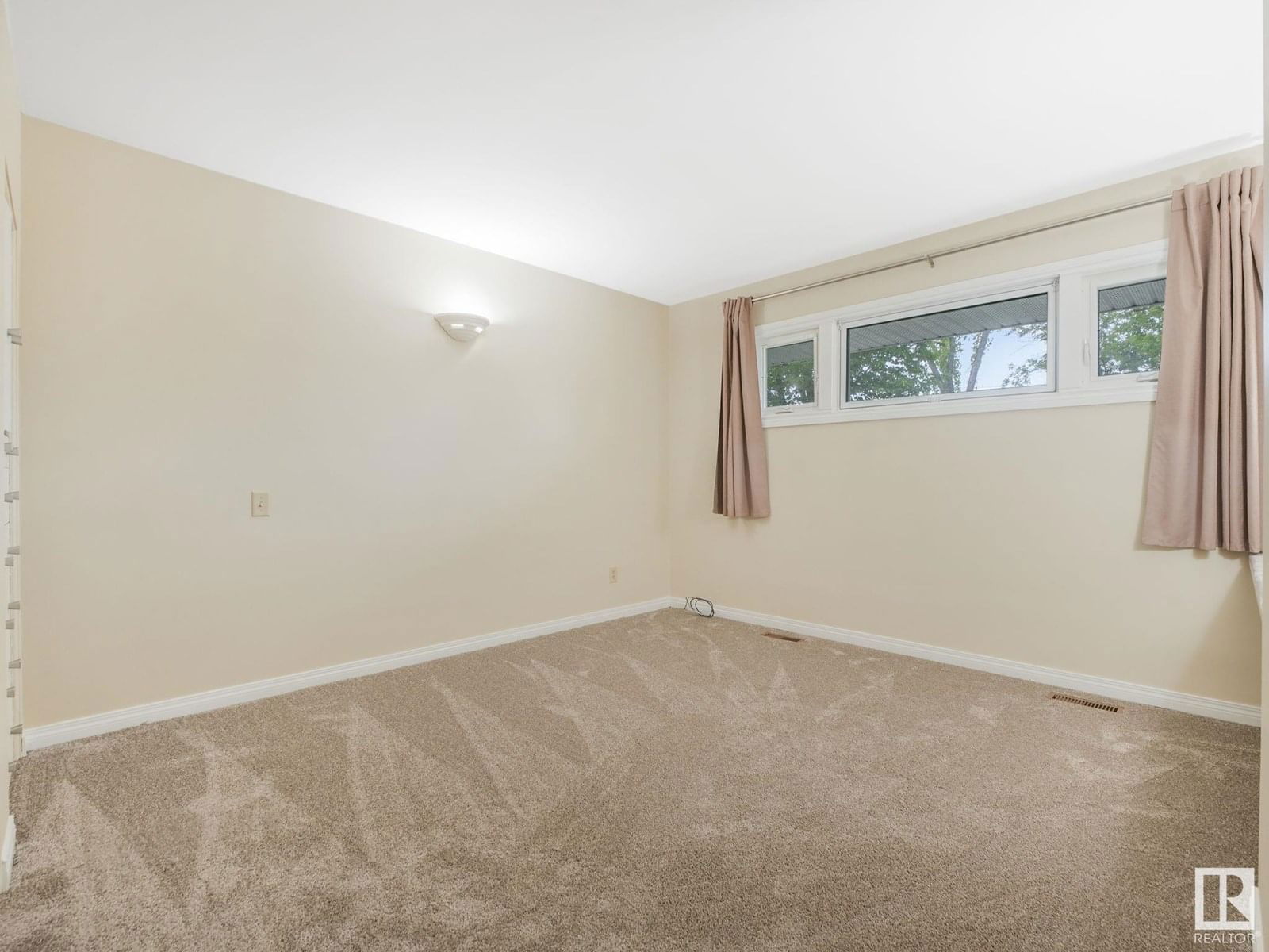 11443 105 ST Image 16