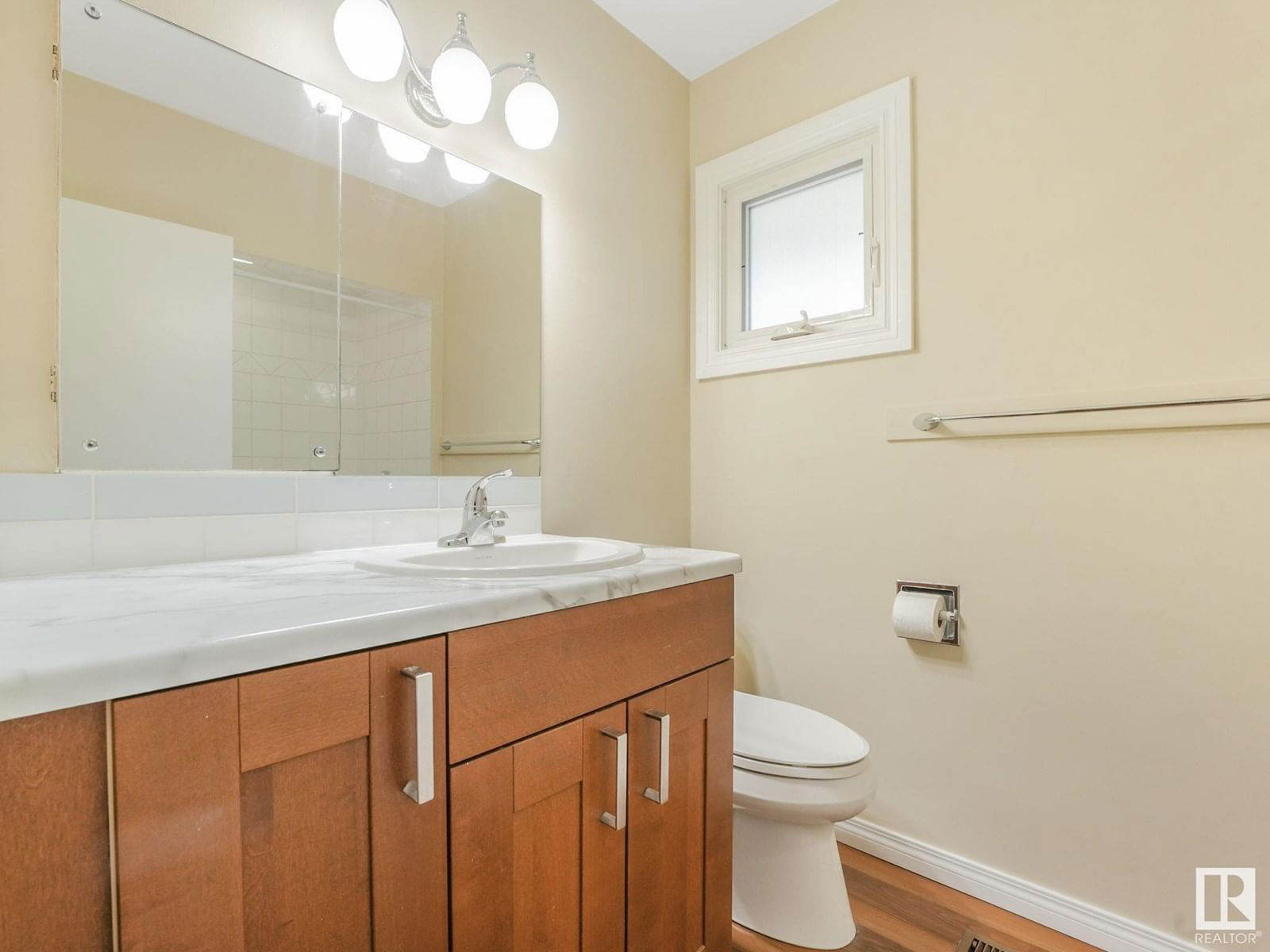 11443 105 ST Image 21