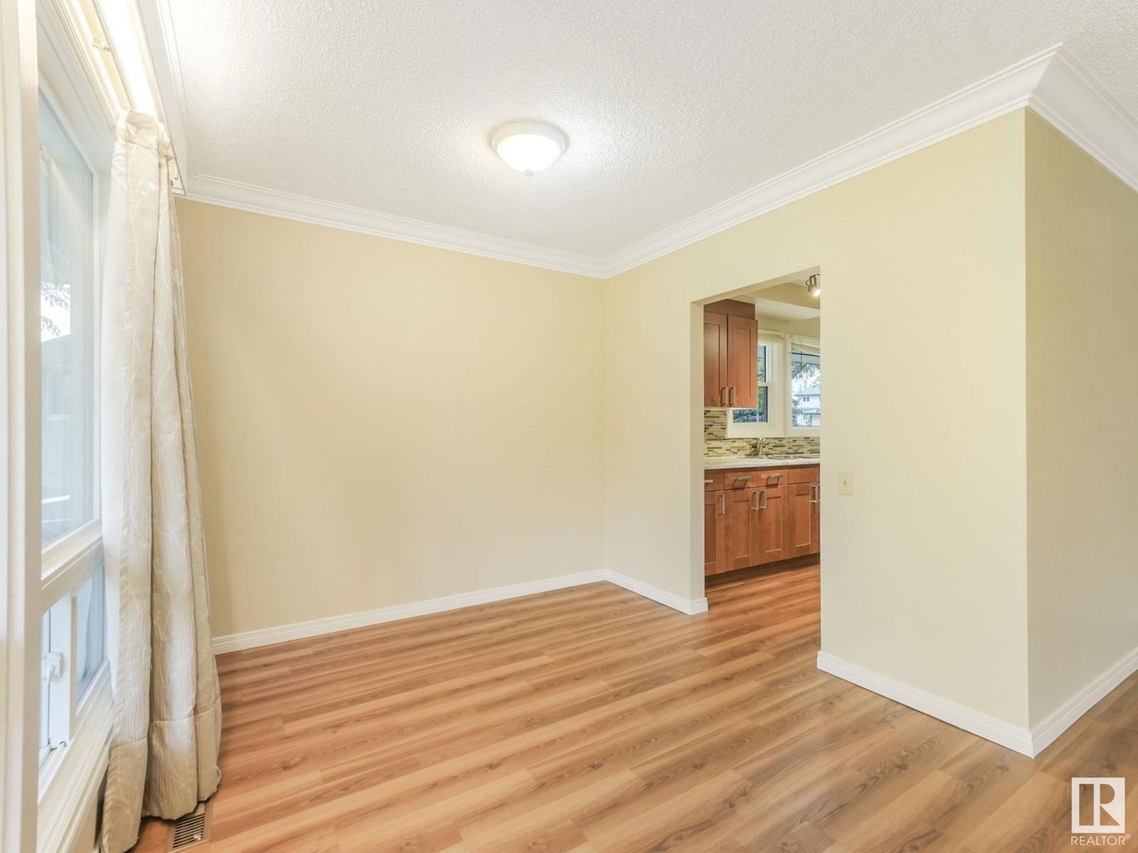 11443 105 ST Image 8
