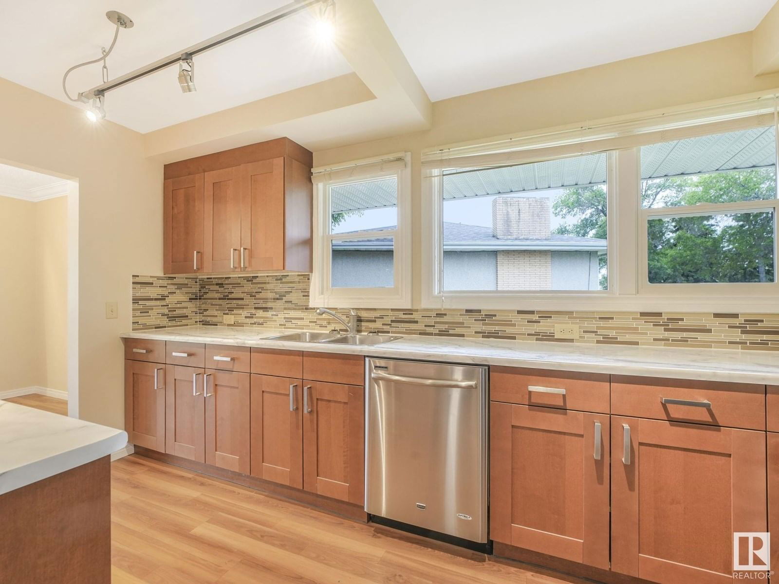 11443 105 ST Image 9
