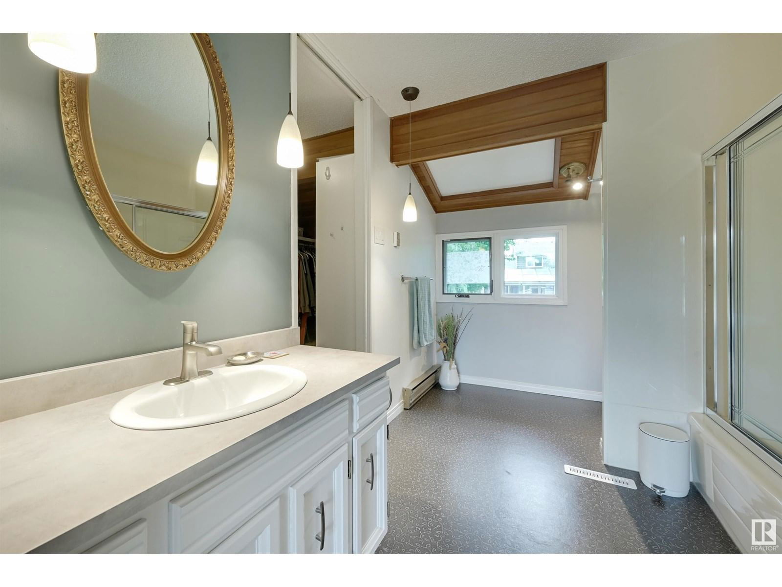 188 QUESNELL CR Image 18