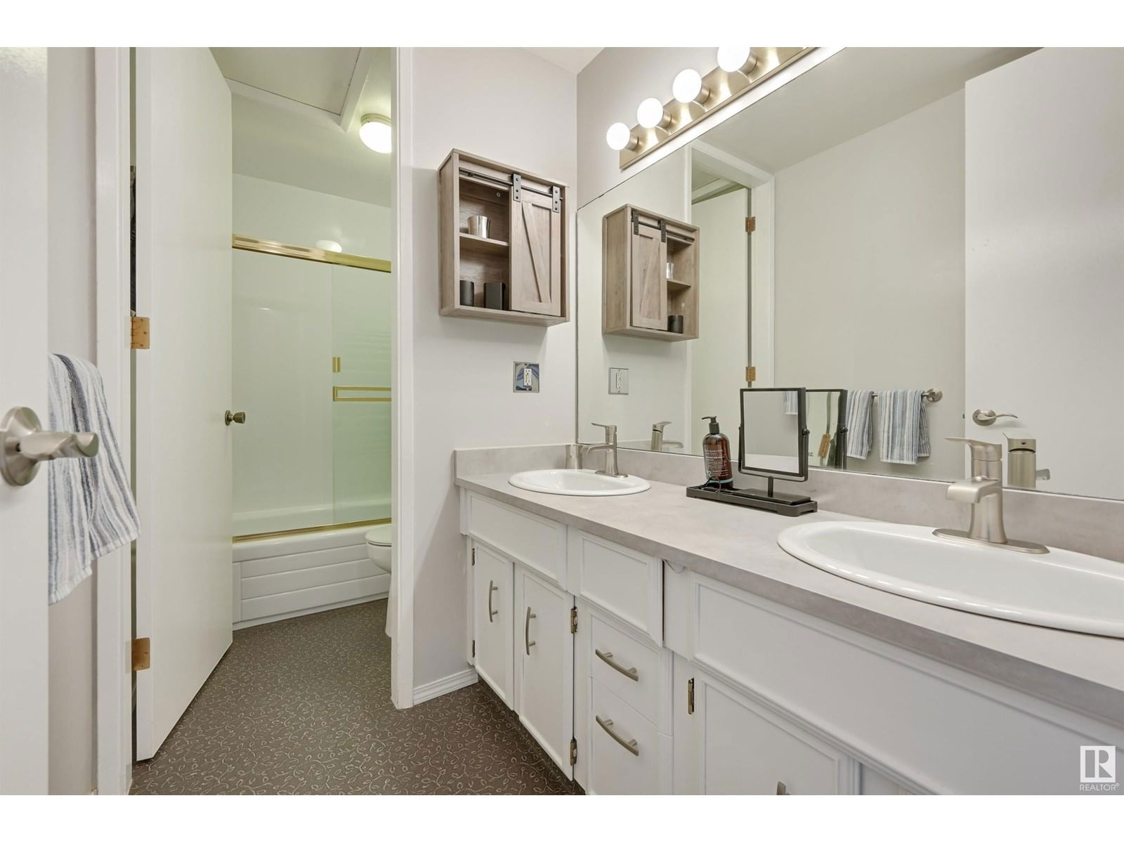 188 QUESNELL CR Image 25