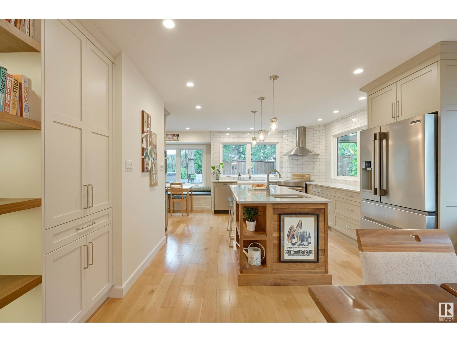 188 QUESNELL CR Image 31