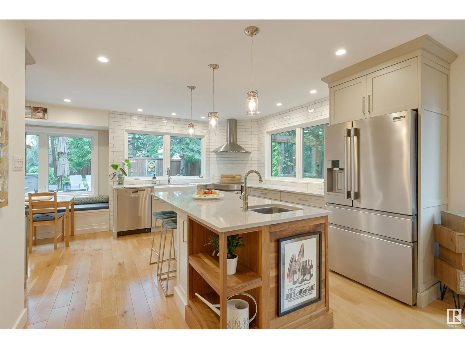 188 QUESNELL CR Image 32