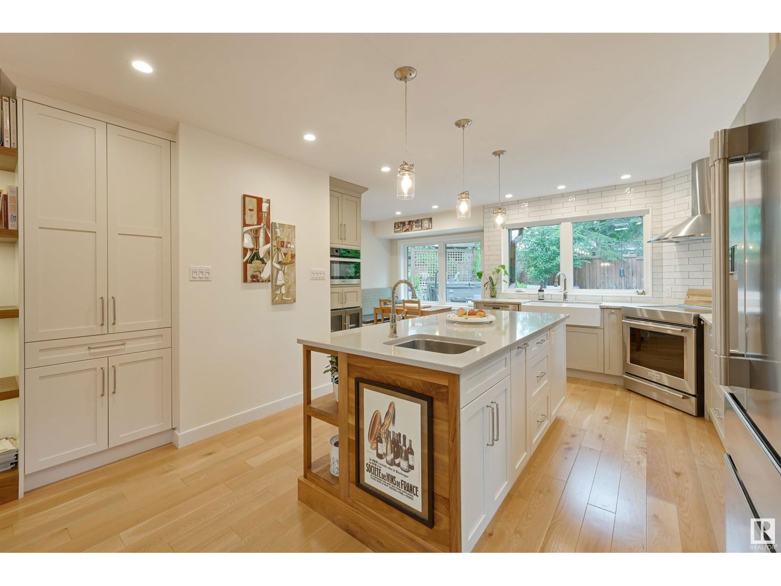 188 QUESNELL CR Image 33