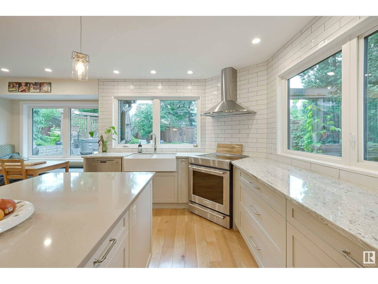 188 QUESNELL CR Image 34