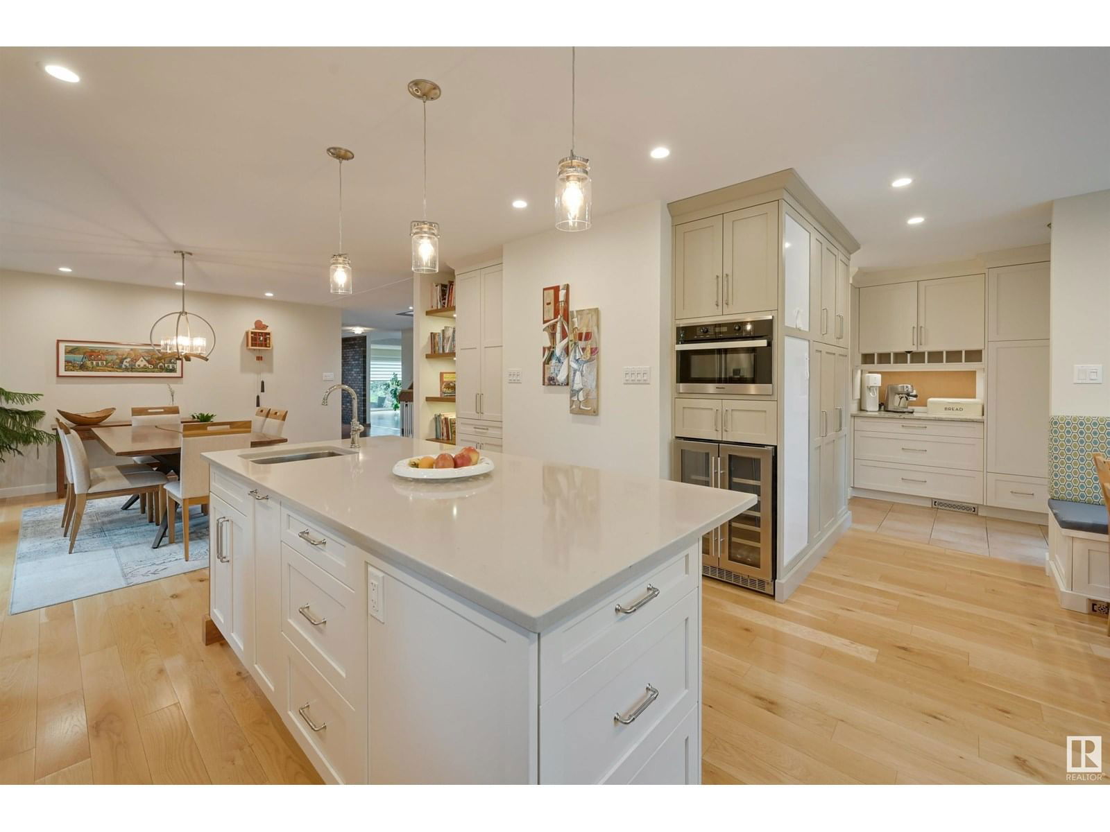 188 QUESNELL CR Image 36
