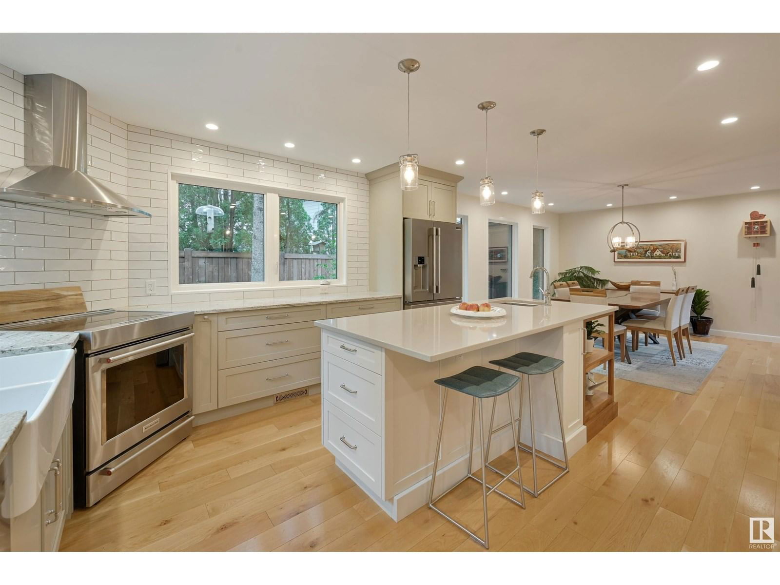 188 QUESNELL CR Image 37
