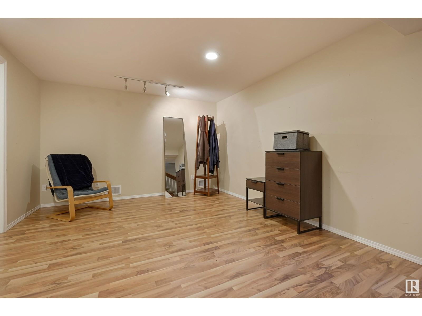 188 QUESNELL CR Image 48