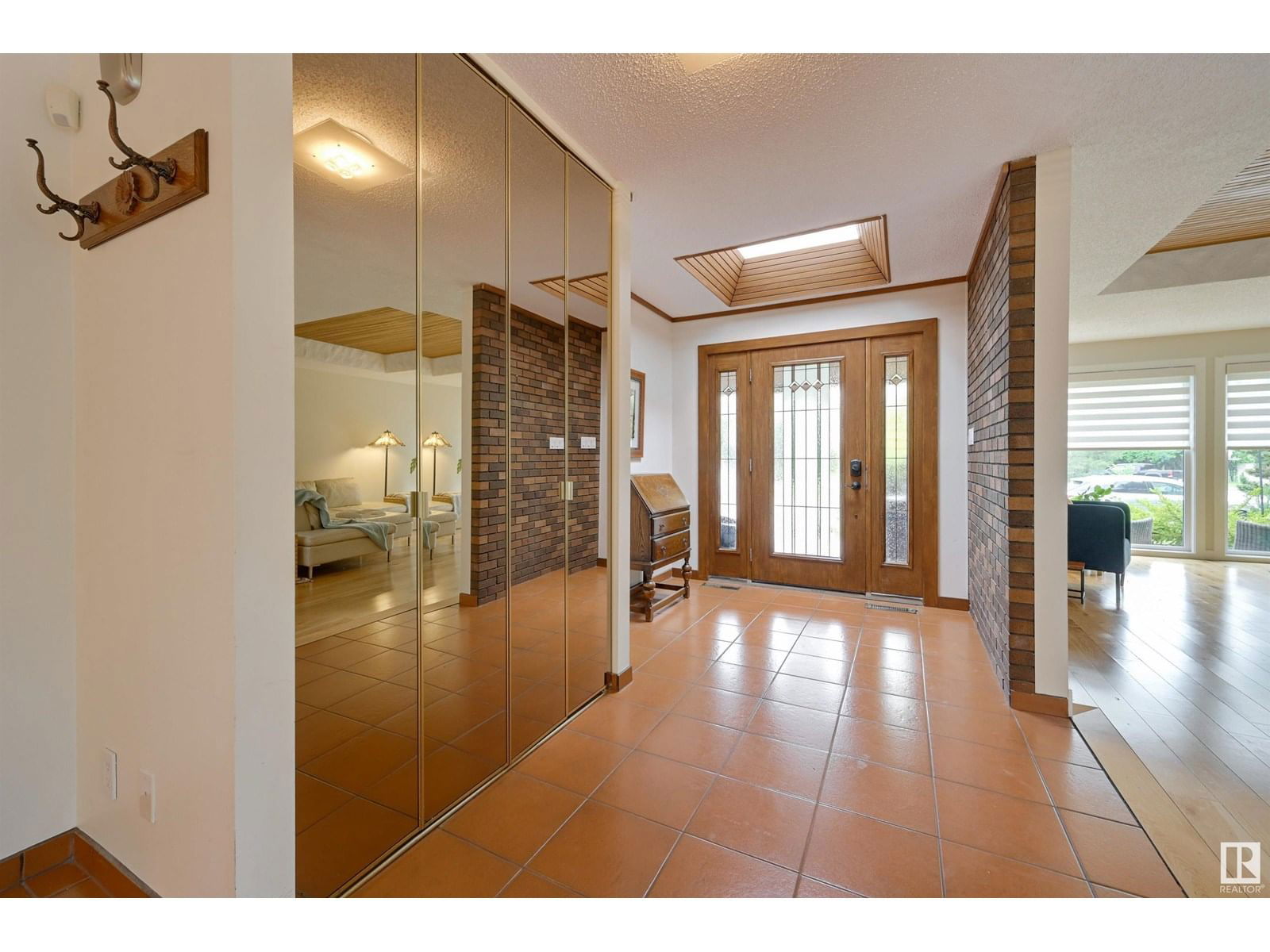 188 QUESNELL CR Image 5