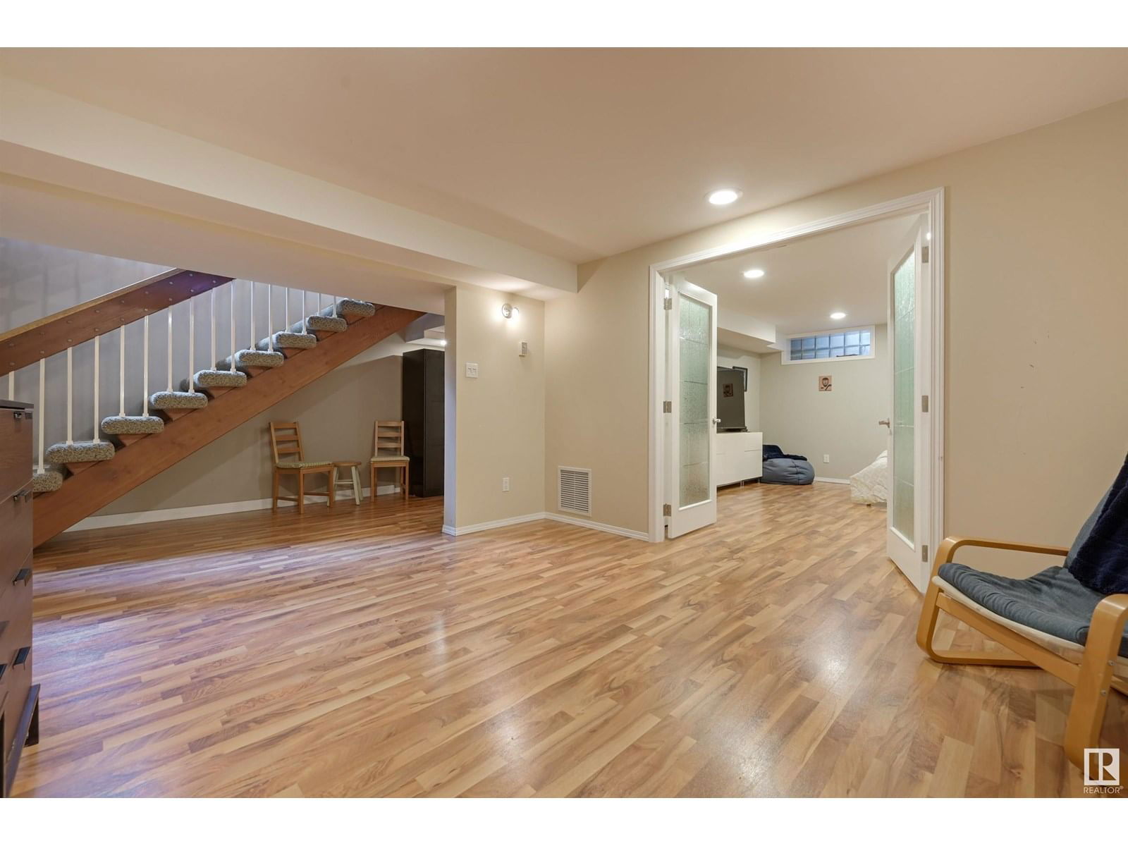188 QUESNELL CR Image 49
