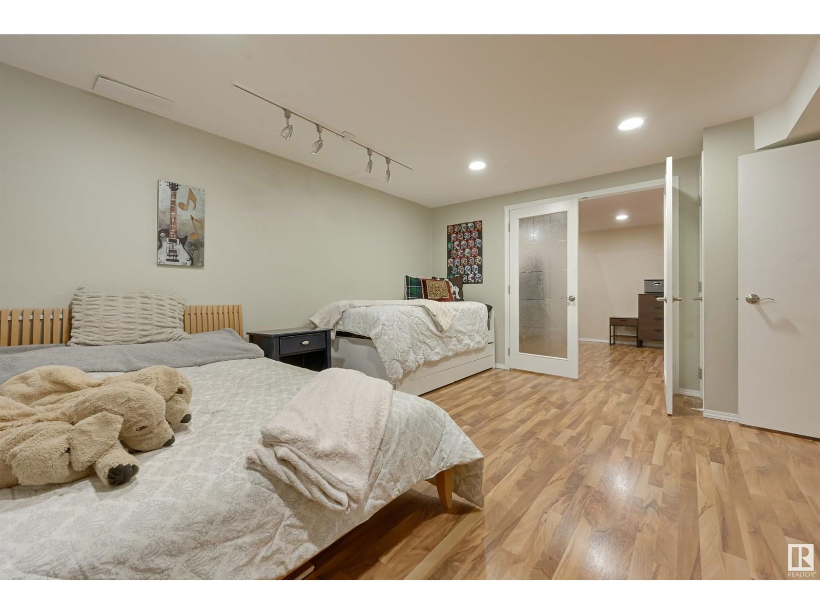 188 QUESNELL CR Image 51