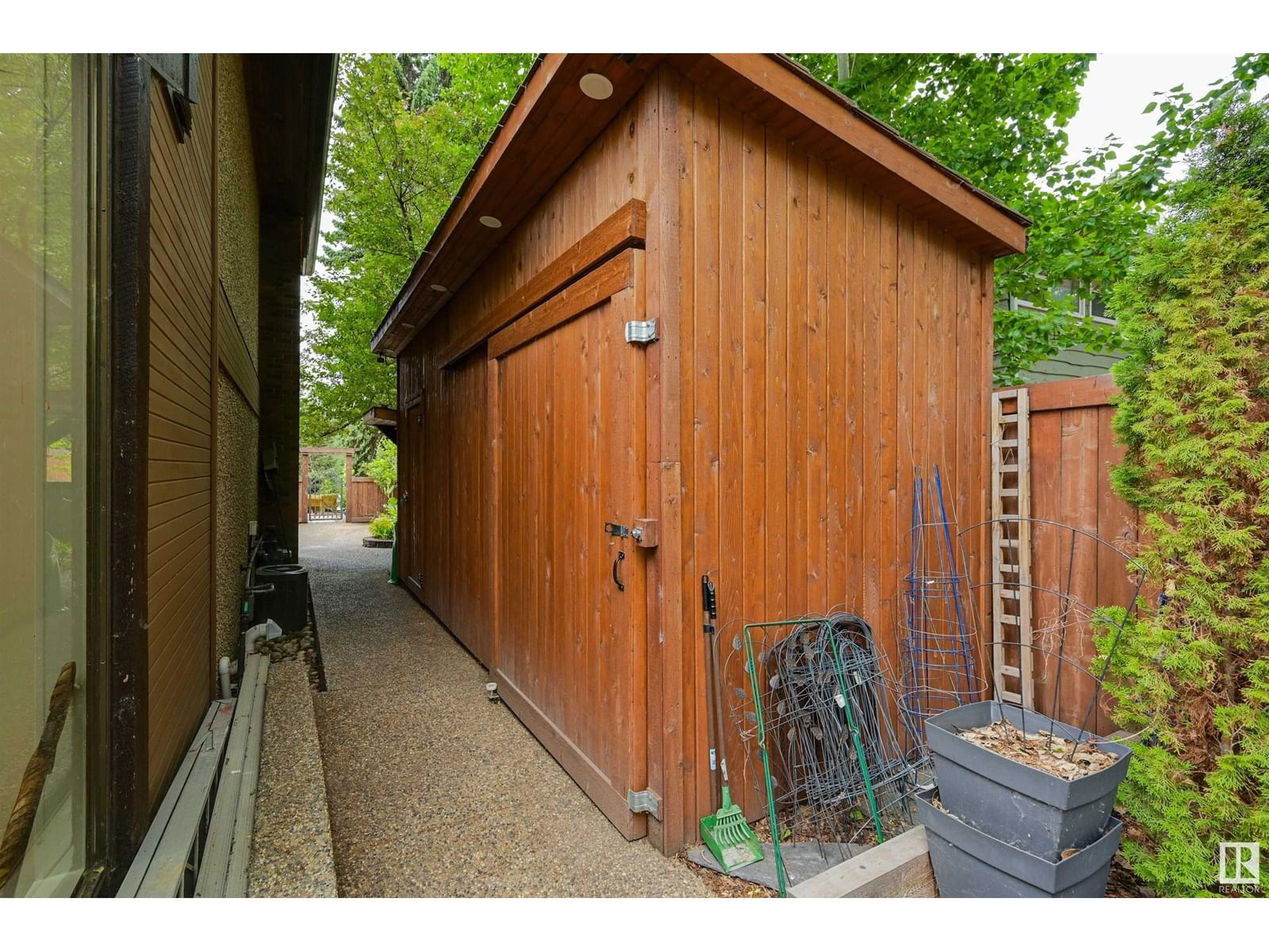 188 QUESNELL CR Image 64