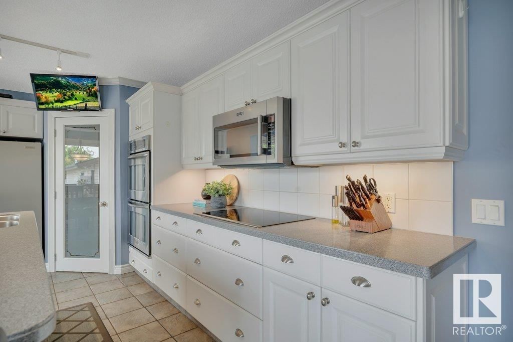 6031 37 AV Image 13