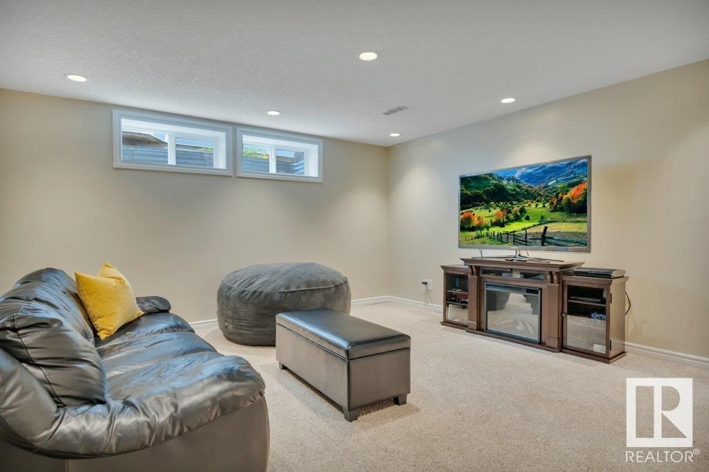6031 37 AV Image 38