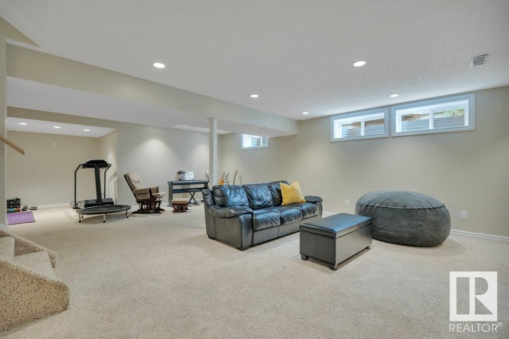 6031 37 AV Image 40